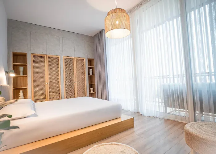 Palase Elite Himare