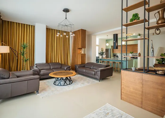 Palase Elite Willa Himara